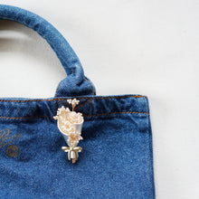 画像をギャラリービューアに読み込む, ビーズの花束ブローチ　=レースフラワーのブーケ= | 普段使いからフォーマルまで◎| 卒業式や入学式のコサージュとして | バッグチャームとしても | 誕生日 | 記念日 | お祝い | お礼 | 先輩へ | 母の日 | 敬老の日 | ｜Des Ailes（デゼル）
