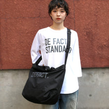 画像をギャラリービューアに読み込む, Waterproof 2Way Bag  [Black]｜DEFACT（デファクト）
