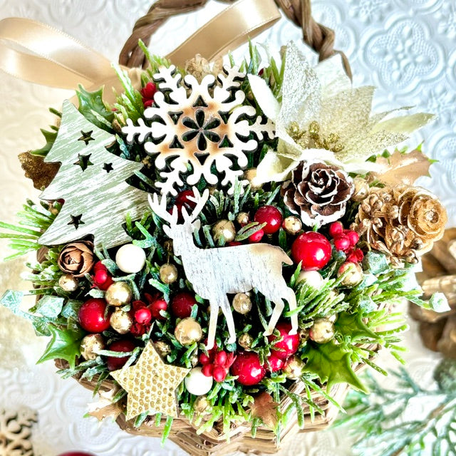 クリスマスセットB＊サンタ⚫︎トナカイ⚫︎オーナメント＊クラフトパンチ＊アルバム＊花 ポインセチアとツリーとトナカイの壁掛けクリスマスアレンジメント