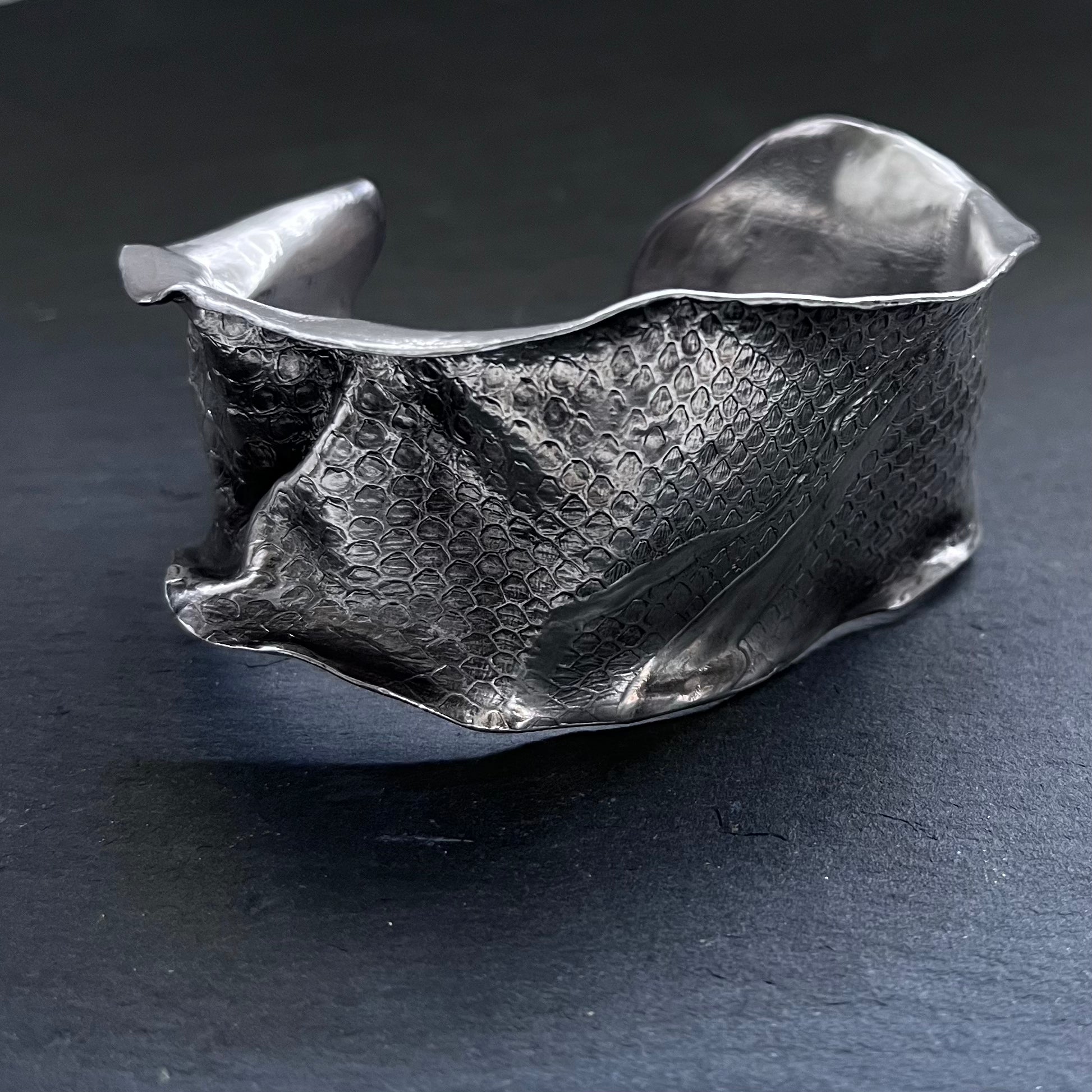 PROTECT YOU. SMOOTH SNAKESKIN BANGLE/SV925(51)｜Truph.BIJOUX（トリュフビジュー）