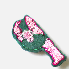 画像をギャラリービューアに読み込む, 刺繍ブローチ / mochi mochi lady｜studio bansoko（スタジオバンソウコウ）
