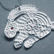 画像をギャラリービューアに読み込む, Metal Embossed Ornament - Rabbit -｜SZIAOREO ARTWORKS（シアオレオアートワークス）
