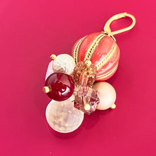 画像をギャラリービューアに読み込む, 玉乗りするネコ・ボブの耳飾り｜maltamarie（マルタマリエ）
