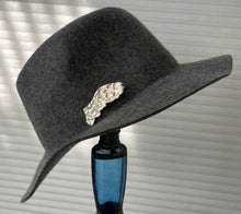 画像をギャラリービューアに読み込む, ONE WING OF NIKE.BROOCH/SV925(54)｜Truph.BIJOUX（トリュフビジュー）
