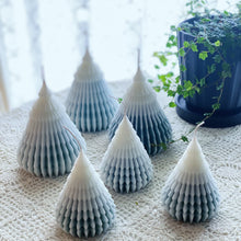 画像をギャラリービューアに読み込む, クリスマスツリーキャンドル-Aタイプ 大小セット｜Salon de Briller（サロンドブリエ）
