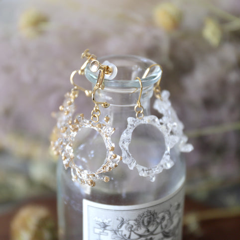 FT2 works crown of baby's breath -mini single- (white/gold)（ピアス/イヤリング）｜FT2 works（エフティーツーワークス）