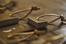 画像をギャラリービューアに読み込む, 2026 ムーンカレンダー 　MOON Calendar（週めくり／短冊形）｜NUDE LAMP（ヌードランプ）
