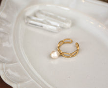 画像をギャラリービューアに読み込む, 国産あこや真珠バロックパール「月の雫珠」＊サージカルステンレス･イヤーカフ片耳(1個)(チェーンモチーフ)｜ツバメ舎（ツバメシャ）
