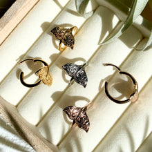 画像をギャラリービューアに読み込む, お風呂OK！金属アレルギー対応！ホエールフープピアス｜Hiwalani（ヒワラニ）
