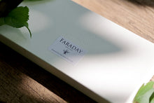 画像をギャラリービューアに読み込む, 蜜蝋ティーライトキャンドル8個　紙箱入り｜FARADAY　KAMAKURA（ファラディ　カマクラ）
