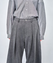 画像をギャラリービューアに読み込む, 【期間限定】タック ウォッシュデニム バレル パンツ｜Nora Lily（ノラリリー）
