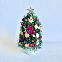 画像をギャラリービューアに読み込む, クッキーオーナメントとミニりんごの卓上クリスマスツリー（アーティフィシャルフラワー・造花）｜bouquet de muguet（ブーケ　ドゥ　ミュゲ）
