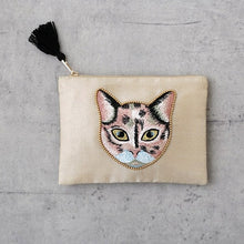 画像をギャラリービューアに読み込む, キャット刺繍フラットポーチ 17×13cm｜猫とイチオクノホシ（ネコトイチオクノホシ）
