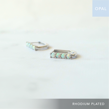 画像をギャラリービューアに読み込む, オパールツインクルカーブハギーピアス（シルバー925／ロジウムプレーティング）｜SMUK（スムーク）
