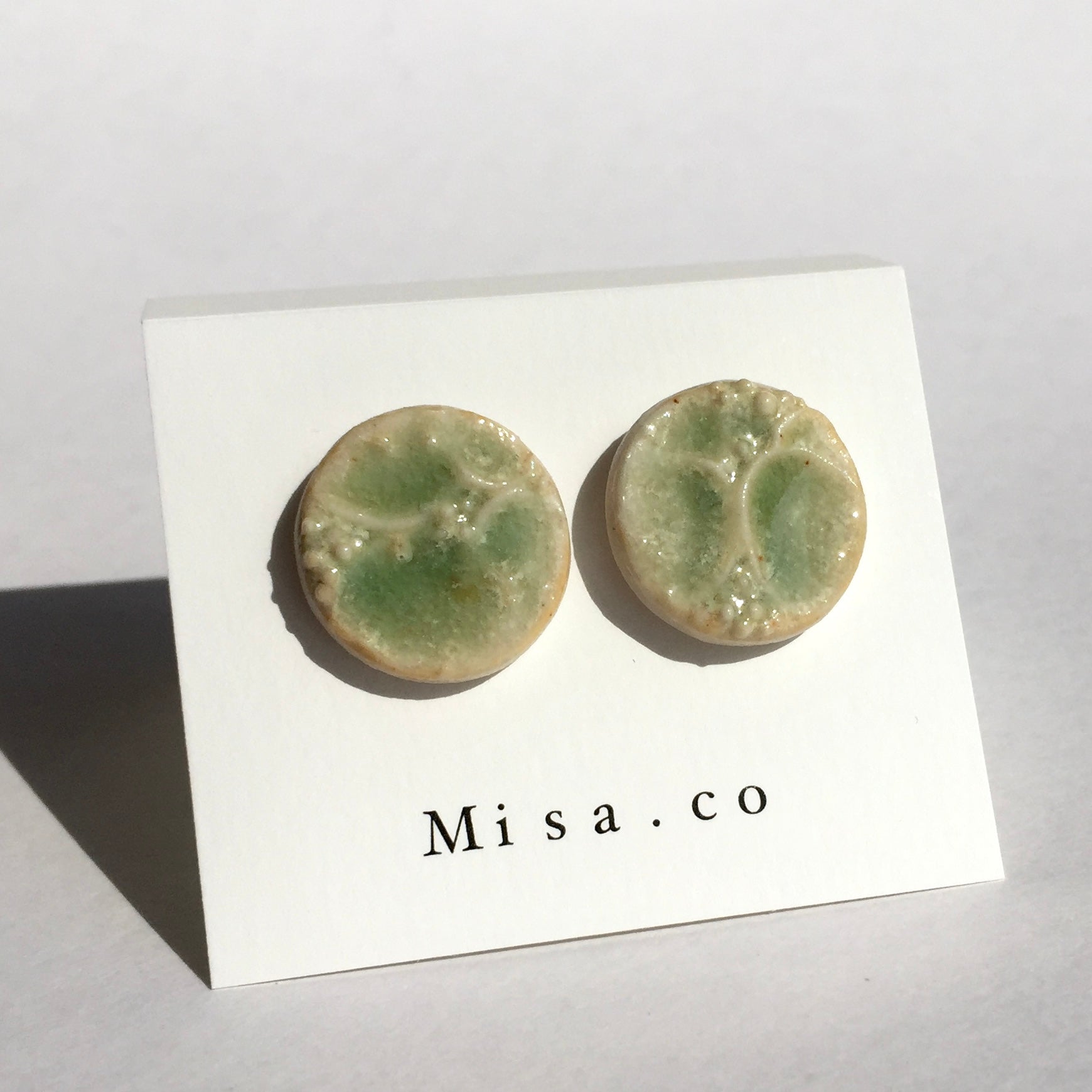 【一点物】◯若葉色/Lichen陶器ピアス｜Misa.co（ミサコ）