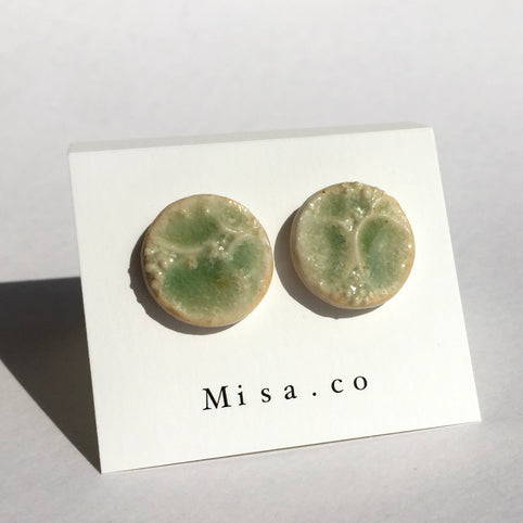 Misa.co 【一点物】◯若葉色/Lichen陶器ピアス｜Misa.co（ミサコ）