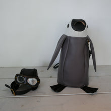 画像をギャラリービューアに読み込む, ペンギンの赤ちゃんバッグ・専用ヘルメット・ブラック｜ガムアママレザーズ神戸（ガムアママレザーズコウベ）
