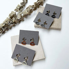 画像をギャラリービューアに読み込む, 【期間限定】 ドッグアイコン ピアス｜gram（グラム）
