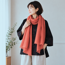 画像をギャラリービューアに読み込む, 草木染め シルクウールストール〈茜色〉｜花梨×茜・桐生産｜Yukari Essence（ユカリエッセンス）
