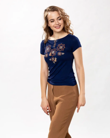 Ukrainian Embroidery Wear ”Mavka” 刺繍入りTシャツ｜Ukrainian Embroidery Wear ”Mavka”（ウクライナシシュウノアパレル　マウカ）