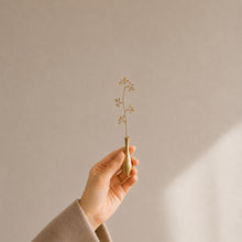 画像をギャラリービューアに読み込む, 繊細 リーフモチーフ｜真鍮製ボタニカルオブジェ 一輪挿し｜VITA RAMUS（ビタラムス）
