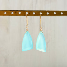 画像をギャラリービューアに読み込む, 変形トライアングル天然石ピアス｜beads room mimo（ビーズルームミモ）
