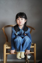 画像をギャラリービューアに読み込む, quilted frill collar (black quilt×blue liberty print)｜RonRon baby &amp; mom（ロンロンベビーアンドマム）
