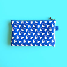 画像をギャラリービューアに読み込む, フラットポーチ Flat Pouch “HEARTy Wavy _ Cobalt Blue”｜asugatic（アシュガティック）
