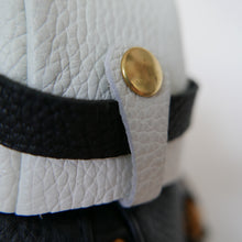 画像をギャラリービューアに読み込む, ペンギンの赤ちゃんバッグ・専用ヘルメット・ホワイト｜ガムアママレザーズ神戸（ガムアママレザーズコウベ）
