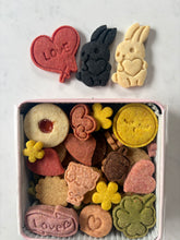 画像をギャラリービューアに読み込む, ずっといっしょ　しろいうさぎとくろいうさぎのはるいろクッキー缶（large）｜chinami sweets（チナミスイーツ）
