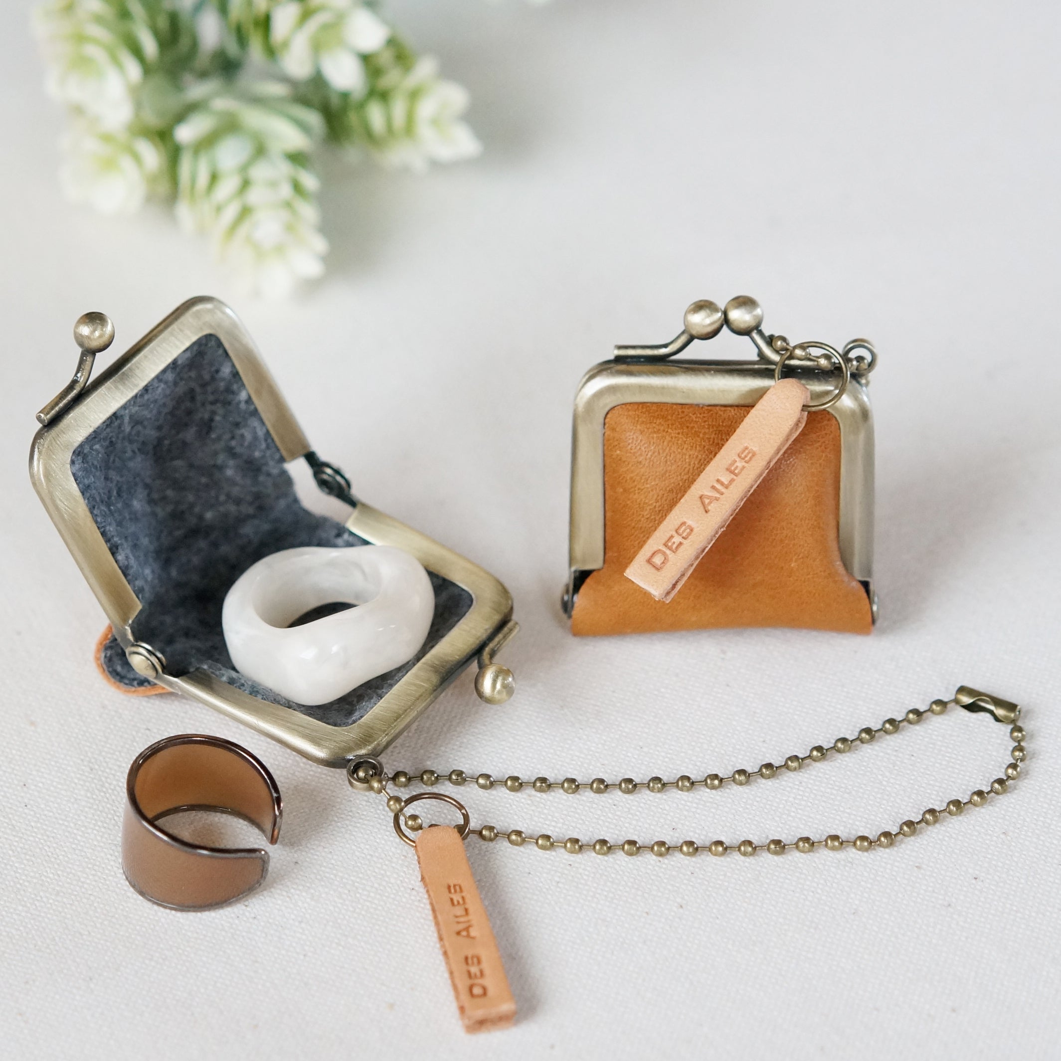 持ち歩ける【大きめ】本革リングケース（キャメル）| 出先での指輪の保管に | 遺骨リングケースとしても｜Des Ailes（デゼル）