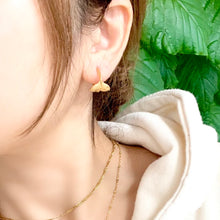 画像をギャラリービューアに読み込む, お風呂OK！金属アレルギー対応！ホエールフープピアス｜Hiwalani（ヒワラニ）
