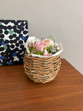 画像をギャラリービューアに読み込む, コロンとしたプリザーブドフラワー｜ふぁん natural  florist（ファン　ナチュラル　フローリスト）
