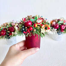 画像をギャラリービューアに読み込む, ミニクリスマス花瓶のミニクリスマスオーナメントアレンジ3点セット（アーティフィシャルフラワー・造花）｜bouquet de muguet（ブーケ　ドゥ　ミュゲ）

