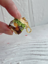 画像をギャラリービューアに読み込む, 食べかけハンバーガー｜mh-mignon（エムエイチミニョン）
