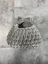 画像をギャラリービューアに読み込む, triangle velvet ribbon bag small｜GONGON.crochet（ゴンゴンクロシェ）
