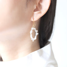 画像をギャラリービューアに読み込む, crown of baby's breath -mini single- (white/gold)（ピアス/イヤリング）｜FT2 works（エフティーツーワークス）
