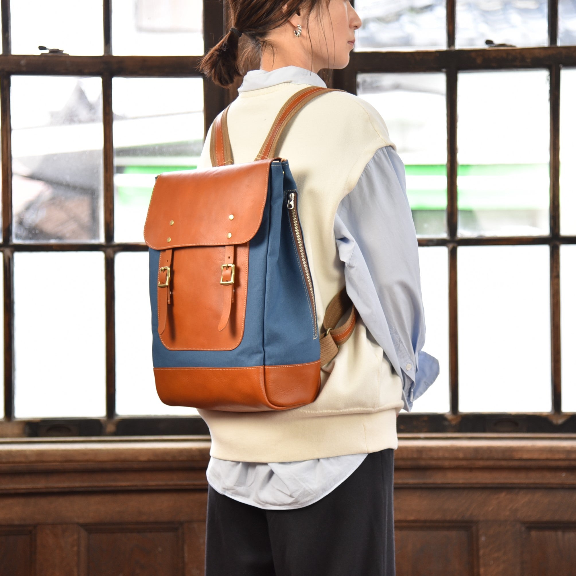 MUDITA HILL｜岡喜近江牛レザーと高島帆布で作った フラップ付き