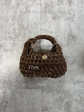 画像をギャラリービューアに読み込む, triangle velvet ribbon bag medium｜GONGON.crochet（ゴンゴンクロシェ）
