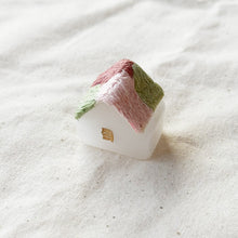 画像をギャラリービューアに読み込む, おかえり｜ガラスと草木染め刺繍の小さなオブジェ｜misaki kotori glass and thread（ミサキコトリグラスアンドスレッド）
