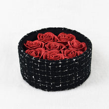 画像をギャラリービューアに読み込む, 尾州ボックスローズS 凛々響〈赤バラ8本〉｜日本製グリッターローズ｜IRiller（アイリエ）
