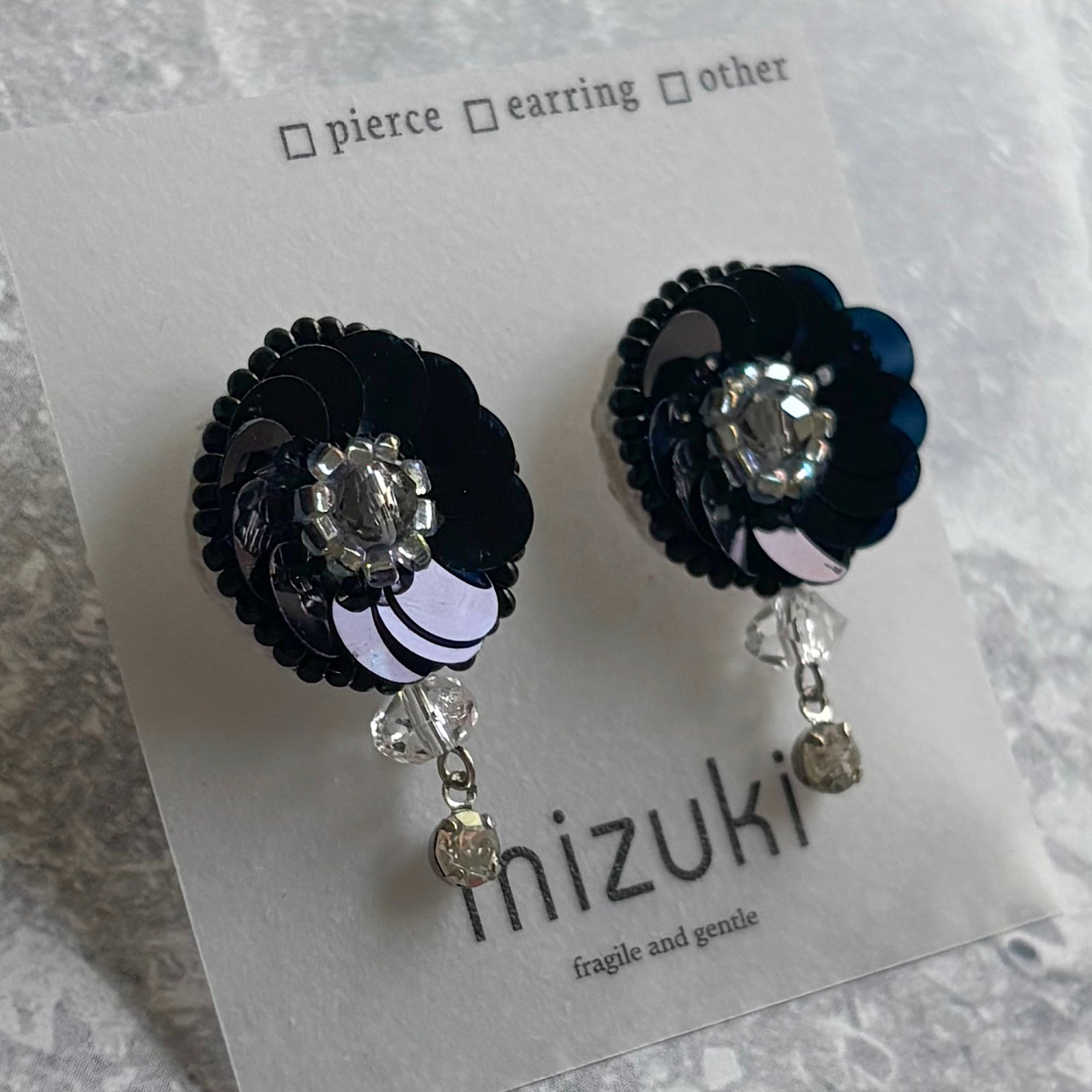anemone》ビーズ刺繍 ピアスorイヤリング（ニッケルフリー）｜mizuki