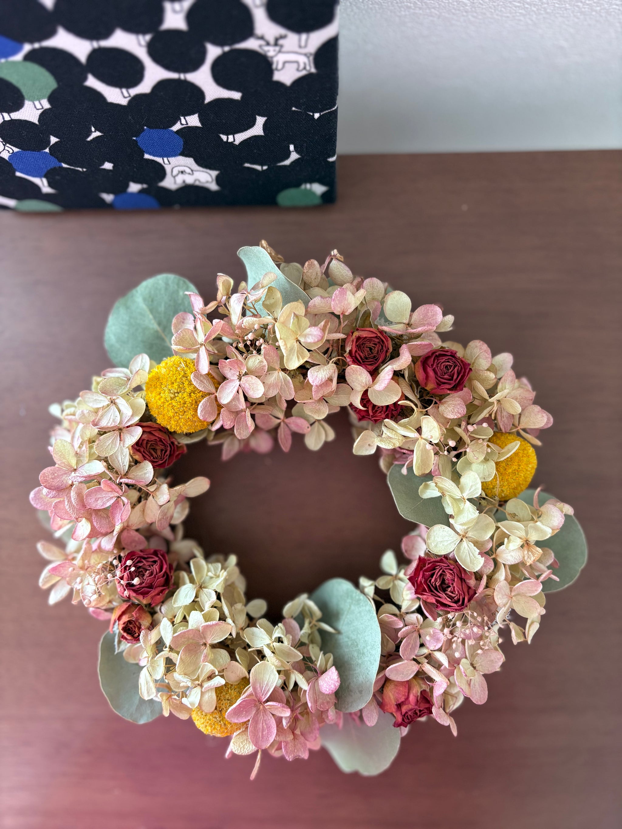 ◇ハーフリース◇紫陽花◇ナチュラルリース◇リース 紫陽花とミニバラのドライリース｜ふぁん natural florist（ファン