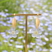 画像をギャラリービューアに読み込む, 本物のネモフィラとメタルリーフのピアス／イヤリング｜FT2 works（エフティーツーワークス）
