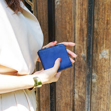 画像をギャラリービューアに読み込む, クイックなお支払いを追求した、オールインワン コンパクトLファスナー2つ折り財布 micro wallet LF /graffi『マイクロウォレットLF / グラフィー』｜STUDIUM（ストゥディウム）
