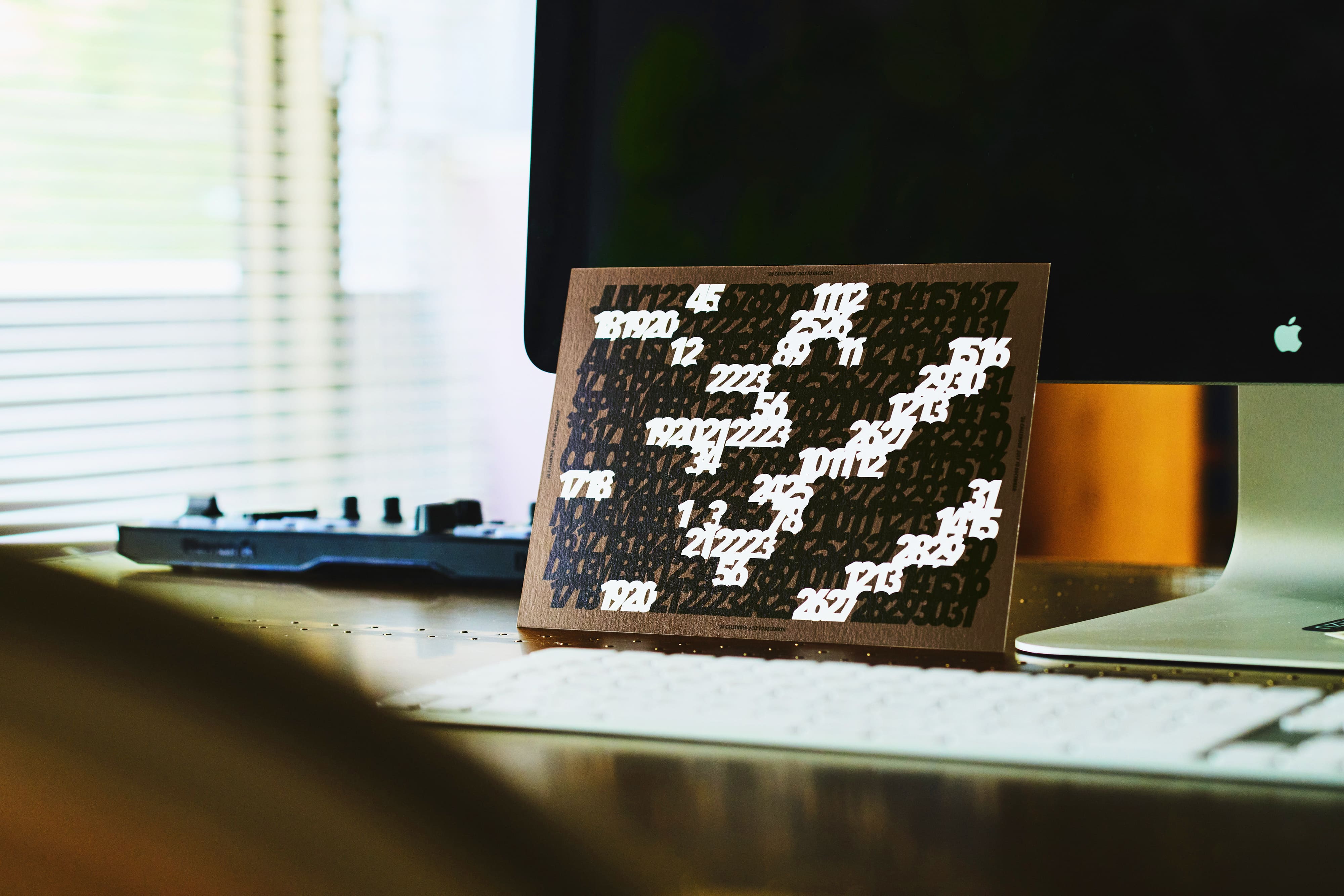 2026 デスクカレンダー｜NUDE LAMP（ヌードランプ）