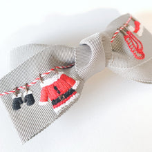 画像をギャラリービューアに読み込む, サンタさんの冬支度　フランス刺繍　リボンバレッタ｜SUNNY RIBBON（サニーリボン）
