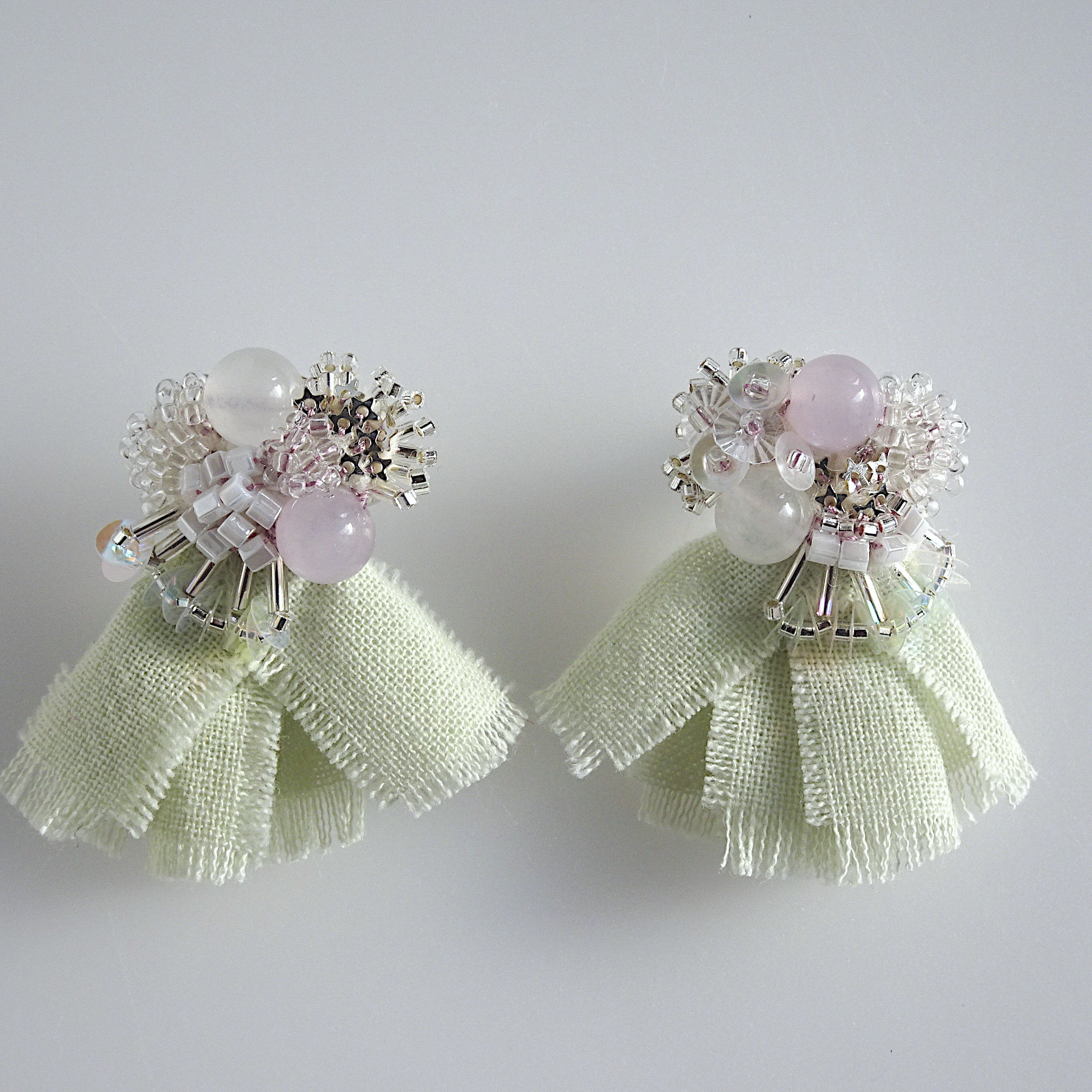 草木染めフリンジのピアス｜hanmmmo（ハンモ）