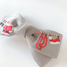 画像をギャラリービューアに読み込む, サンタさんの冬支度　フランス刺繍　リボンバレッタ｜SUNNY RIBBON（サニーリボン）
