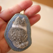 画像をギャラリービューアに読み込む, 和み猫のバッグチャーム　長毛グレー｜Little Plum（リトルプラム）
